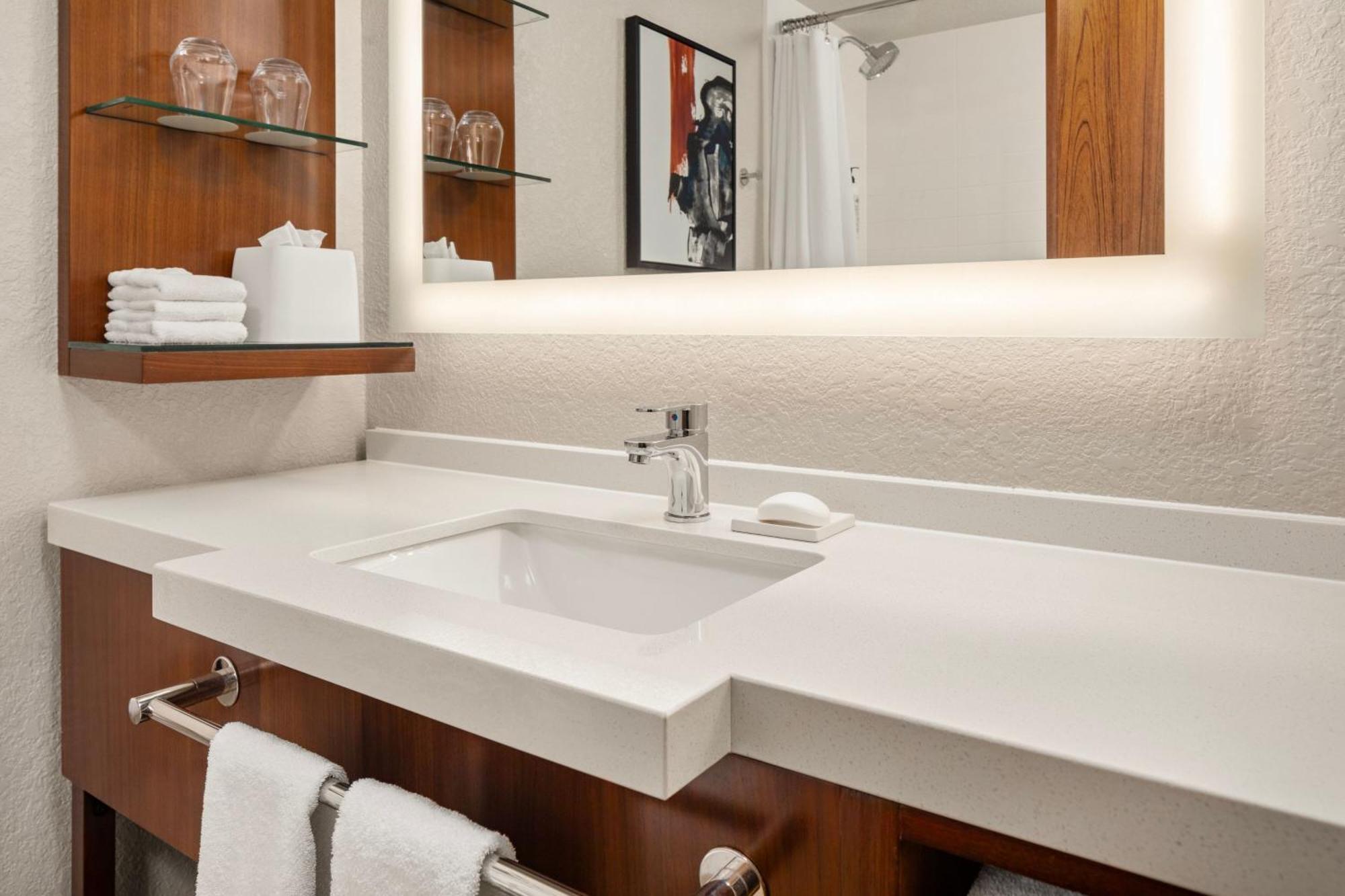 Delta Hotels By Marriott Minneapolis Northeast Екстер'єр фото
