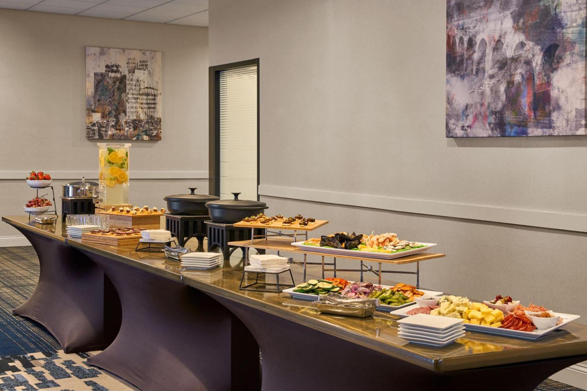 Delta Hotels By Marriott Minneapolis Northeast Екстер'єр фото