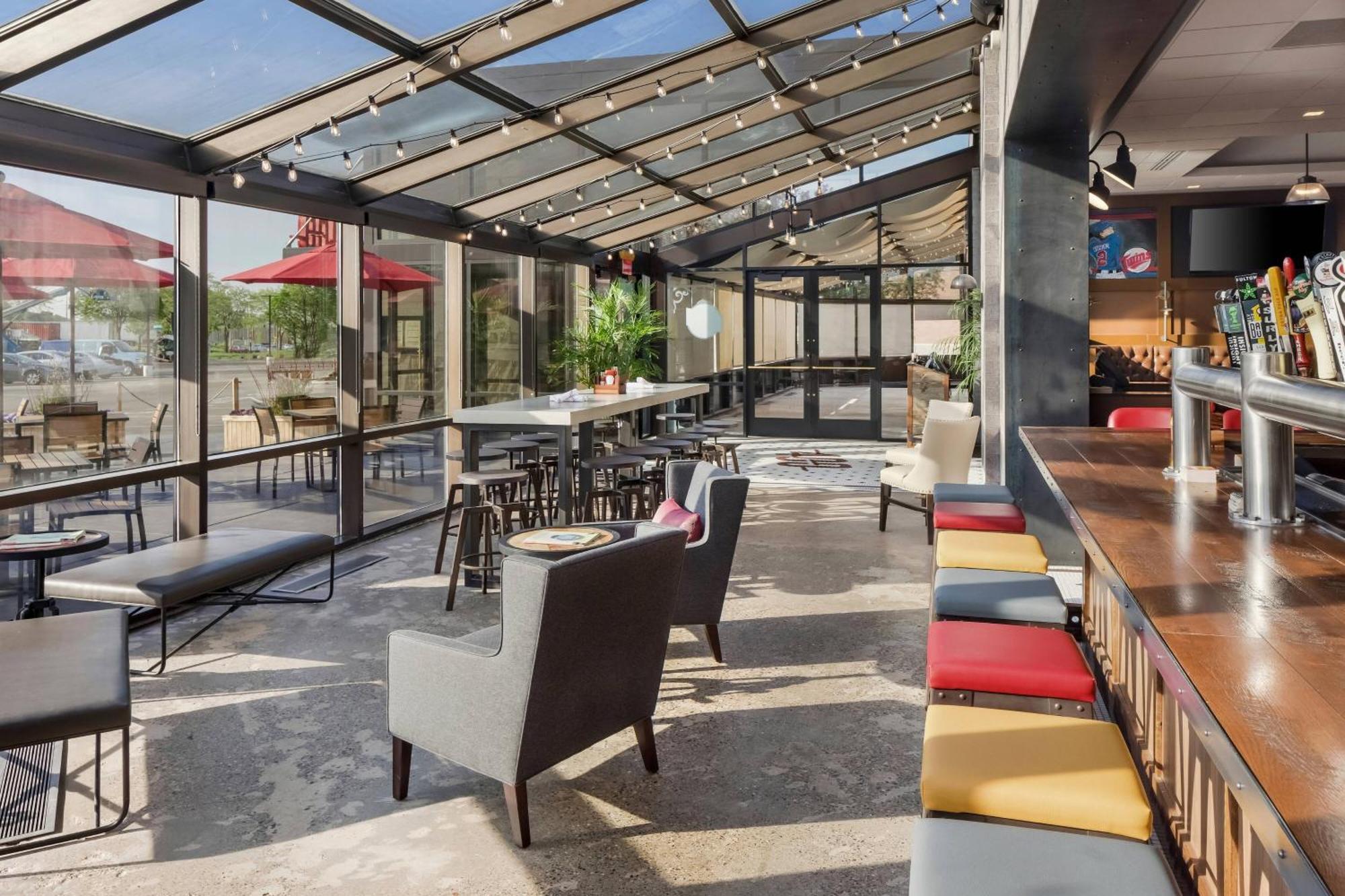 Delta Hotels By Marriott Minneapolis Northeast Екстер'єр фото