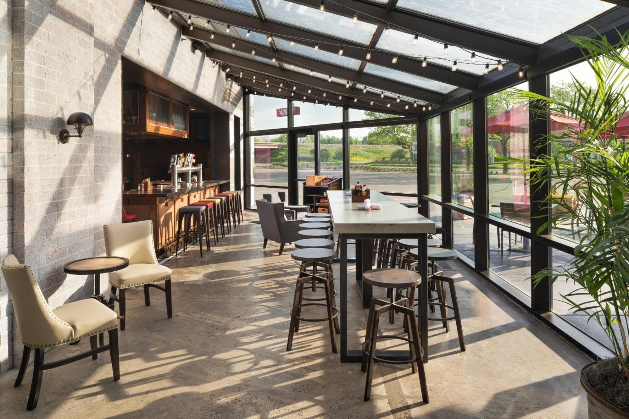 Delta Hotels By Marriott Minneapolis Northeast Екстер'єр фото
