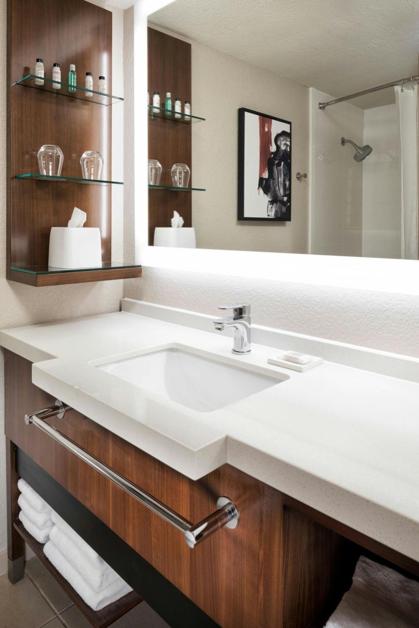 Delta Hotels By Marriott Minneapolis Northeast Екстер'єр фото
