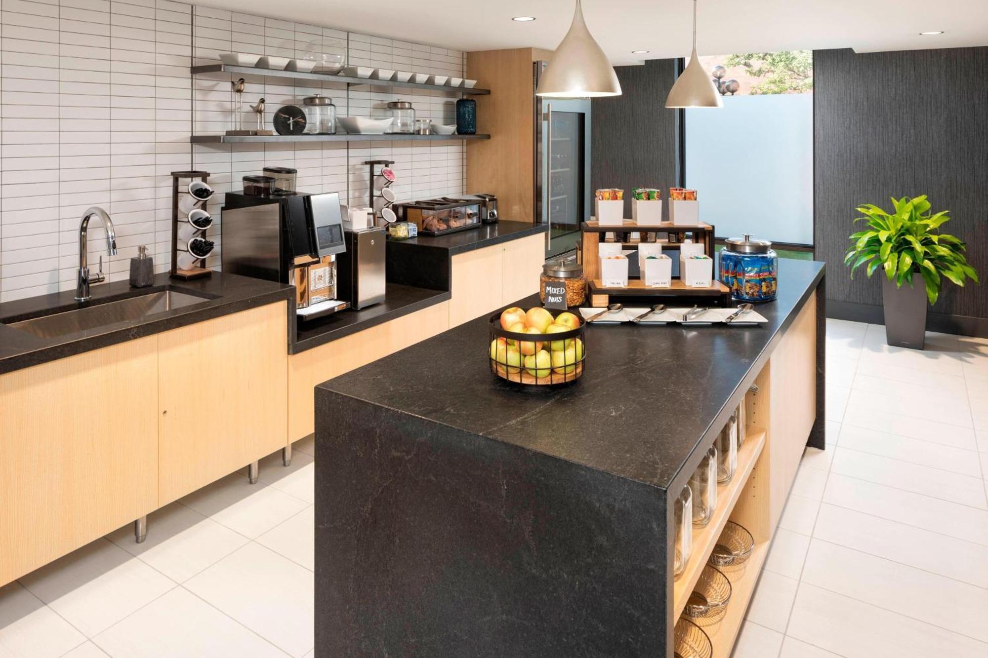 Delta Hotels By Marriott Minneapolis Northeast Екстер'єр фото